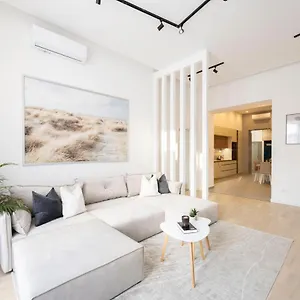  Apartment Luxurious & Spacious With Balcony