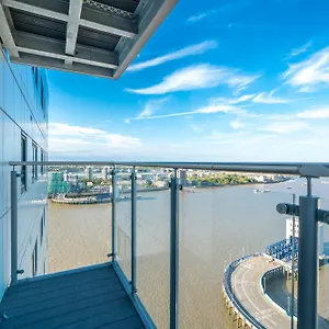Skyvillion: Riverside With Views , London United Kingdom